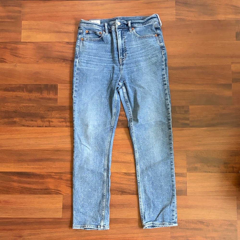 GAP Women's Light Blue Cigarette high rise Jeans